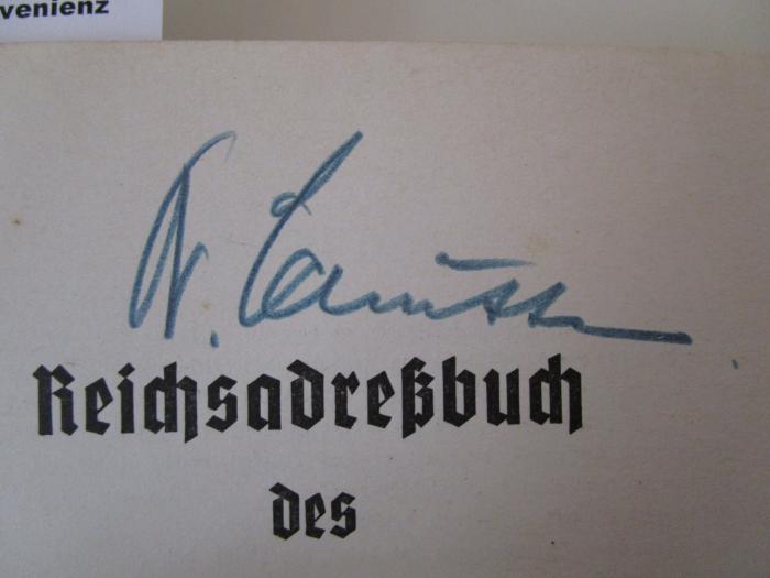  Reichsadreßbuch des Fremdenverkehrs (1939);- (Ca..tt.. [?], [?]), Von Hand: Autogramm, Name, Berufsangabe/Titel/Branche; '[Dr. Ca..tt..]'. 