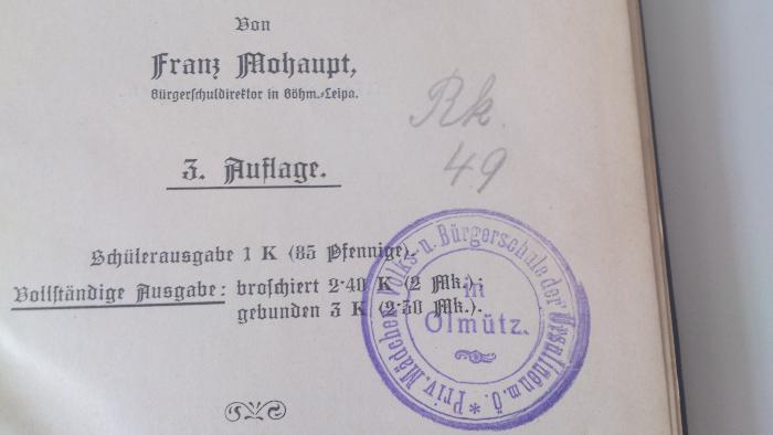  Anstandslehre : mit Bausteinen zur Charakterbildung (um 1910);- (Private Mädchen- Volks- und Bürgerschule der Ursulinen mit Öffentlichkeitsrecht in Olmütz), Stempel: Name, Ortsangabe; 'Priv. Mädchen- Volks- u. Bürgerschule der Ursulinen m. Ö. in Olmütz'. ;- (Private Mädchen- Volks- und Bürgerschule der Ursulinen mit Öffentlichkeitsrecht in Olmütz), Von Hand: Signatur; 'Bk 49'. 