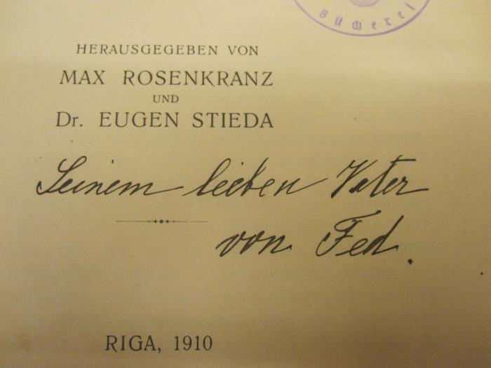  Album der Landsleute der Fraternis Baltica 1865 - 1910 (1910);- ([?], Peter;[?], Fed.), Von Hand: Name, Widmung; 'Seinem lieben Peter von Fed.'. 