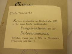 - (Rigaer Turnverein), Papier: Ortsangabe, Name, Datum, Notiz; 'Eintrittskarte zu dem am Sonntag, den 25. September 1938, stattfindenden Festgottesdienst und zur Festversammlung desselben Tages um 6 Uhr im Turnverein (Vingrotāju ielā Nr. 1)'. 