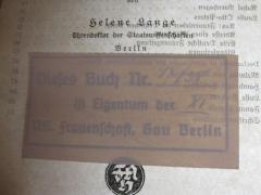 G46 / 3484 (N.S.-Frauenschaft Gau Berlin), Stempel: Name, Signatur; 'Diese Buch Nr. [98/98.]
ist Eigentum der [XI.]
NS. Frauenschaft, Gau Berlin'. 