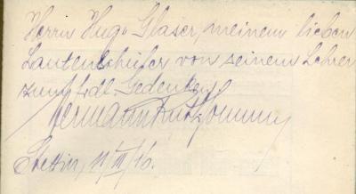 Do 41: Alte Musikinstrumente. Ein Leitfaden für Sammler (1916);J / 818 (Glaser, Hugo), Von Hand: Widmung; 'Herrn Hugo Glaser, meinem lieben Lautenschüler von seinem Lehrer um frdl. Gedenken Hermann Ruth-Sommer Stettin, 11/III/16'. 
