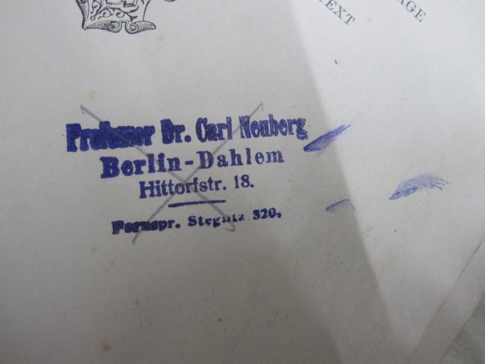 Kd 334 b: Praktischer Leitfaden der Gewichtsanalyse (1904);G45II / 2468 (Neuberg, Carl), Stempel: Name, Ortsangabe; 'Professor Dr. Carl Neuberg
Berlin-Dahlem
Hittorfstr. 18.
Fernspr. Steglitz 520.'.  (Prototyp)