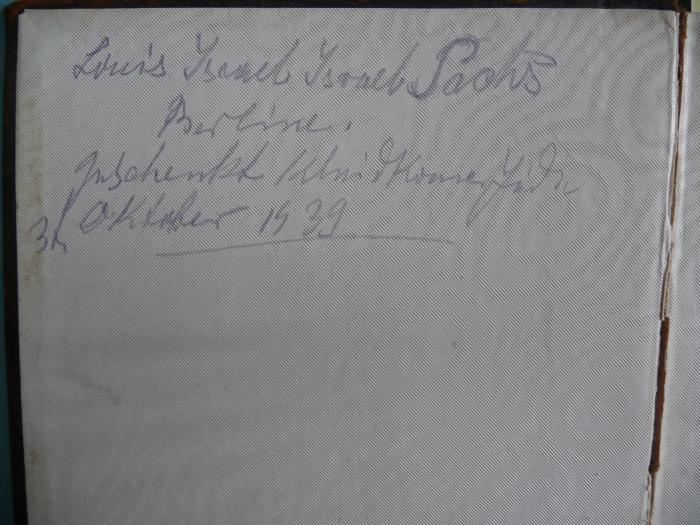 - (Sachs, Louis), Von Hand: Ortsangabe, Besitzwechsel, Datum; 'Louis Israel Israel Sachs
Berlin
geschenkt KleidkamerJüd.
3te Oktober 1939'. 