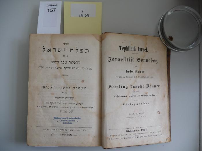 F 233 208: Tephilath Israel : Israelitisk Bonnebog for hele Aaret. Oversat og
ledsaget med Anmarkninger samt en Samling danske Bonner Til Brug i Hjemmet
saavelsom ved Gudstjenesten og paa Kirkegaarden af A. A. Wolff
 (1856)