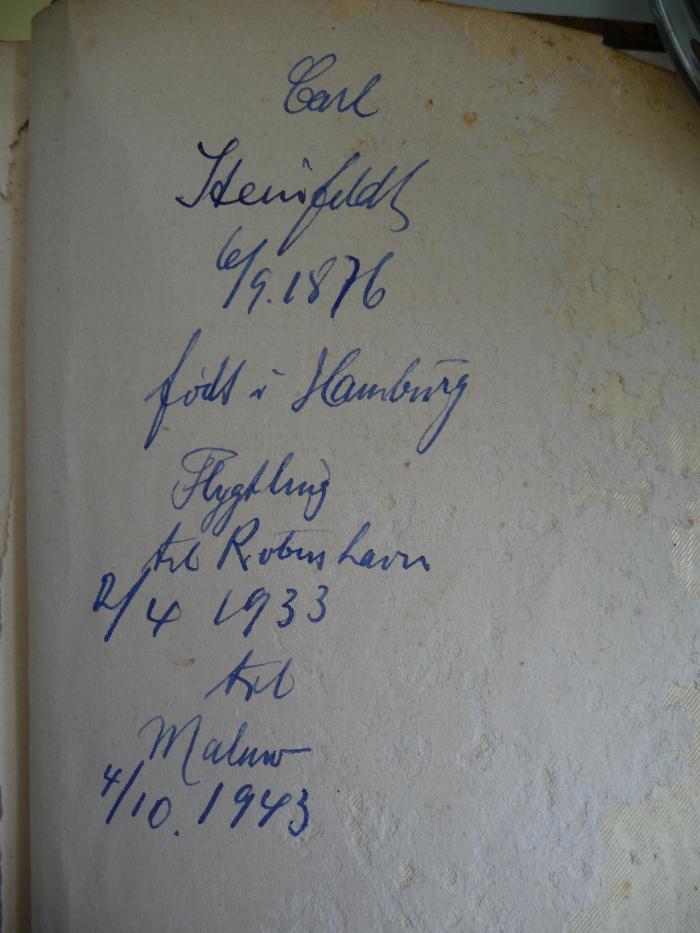 - (Steinfeldt, Carl;F., H.), Von Hand: Notiz; 'Carl Steinfeldt
6/9.1876 ... Hamburg
Flygtling til ...havn
2/4.1933 tot Malmö
4/10.1943'. 