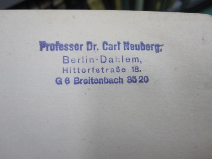 Kf 508: Untersuchungen über Chlorophyll : Methoden und Ergebnisse (1913);G46 / 1456 (Neuberg, Carl), Stempel: Name, Ortsangabe; 'Professor Dr. Carl Neuberg.
Berlin-Dahlem
Hittorfstraße 18.
G 6 Breitenbach 3520'. 