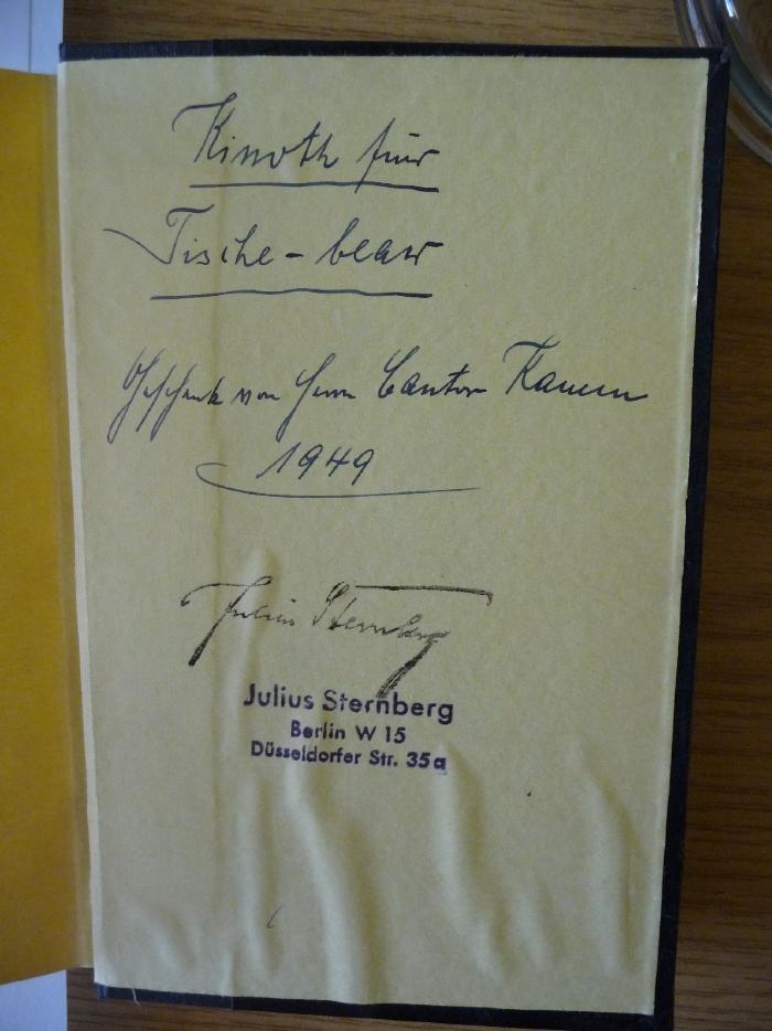 - (Kamm, [?];Sternberg, Julius), Von Hand: Notiz; 'Kinoth für Tische-beaw
Geschenk von Herrn Cantor Kamm
1949

'. 