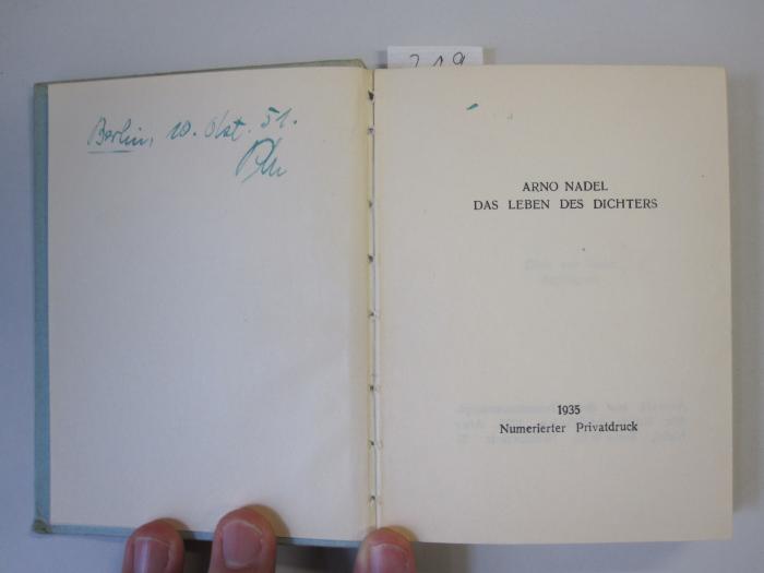 Rara 1036: Das Leben des Dichters von Arno Nadel (1935);-, Von Hand: Ortsangabe, Datum; 'Berlin, 10. Okt. 51. Plu[?]'