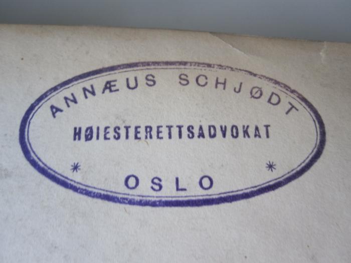 El 211 e: Internationales Privatrecht (1934);G46 / 1480 (Schjødt, Annæus), Stempel: Name, Ortsangabe; 'Annæus Schjødt
Høiesterettsadvokat
*Oslo*'.  (Prototyp)
