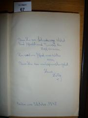 - (Israel, Doris;Gierow, Gerhard), Von Hand: Widmung; 'Wenn Du am Scheidewege stehst und Pflicht und Wunsch den Kopf verwirren, Du wirst im Pfad nur selten irren, wenn Du den unbequemsten gehst.
Deine Dolly
Berlin im Oktober 1942'. 