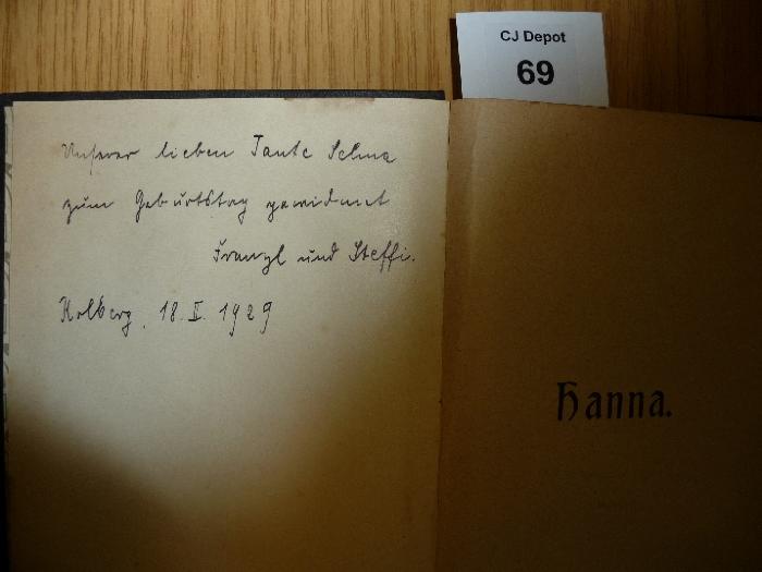 -, Von Hand: Widmung; 'Unserer lieben Tante Selma zum Geburtstag gewidmet
Franzl und Steffi.
Kolberg, 18.II.1929'