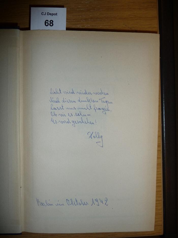 - (Israel, Doris;Gierow, Gerhard), Von Hand: Widmung; 'Licht wird wieder werden nach diesen dunklen Tagen. Lasst uns nicht fragen, ob wir es sehn - Es wird geschehen!
Dolly
Berlin im Oktober 1942'. 