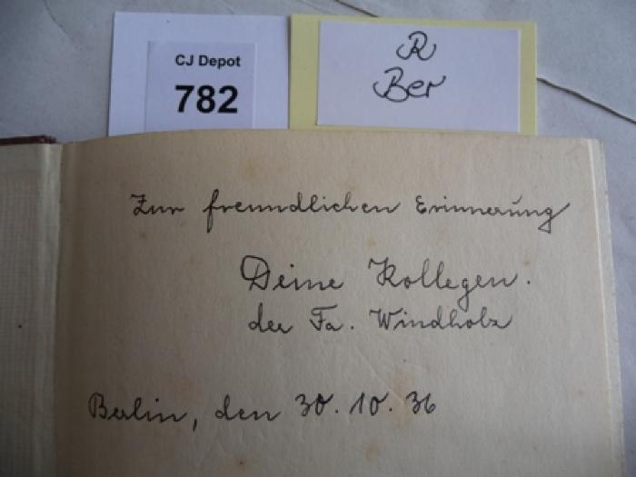 - ([?], [?];Firma Windholz), Von Hand: Widmung; 'Zur freundllichen Erinnerung
Deine Kollegen der Fa. Windholz
Berlin, den 30.10.1936'. 