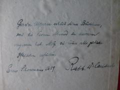 - (Klajman, Gerda Selma;Carlebach, [?]), Von Hand: Widmung; 'Gerda Alpern erhält dieses Büchlein, weil sie keinen Abend zu aumum vergessen hat. Mäge sie immer alle jüdischen Pflichten erfüllen.
Erew Schowuaus 5689
Rabb. Dr. Carlebach'. 
