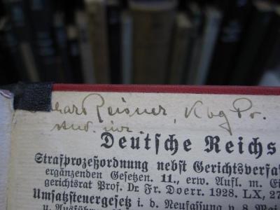 Eh 55 aa: Strafprozeßordnung : nebst Gerichtsverfassungsgesetz und anderen ergänzenden Gesetzen (1928);G46 / 2928 (Reisner, Lothar), Von Hand: Autogramm, Name, Berufsangabe/Titel/Branche, Ortsangabe; 'Lothar Reisner, Kbg Pr.
stud. iur.'. 