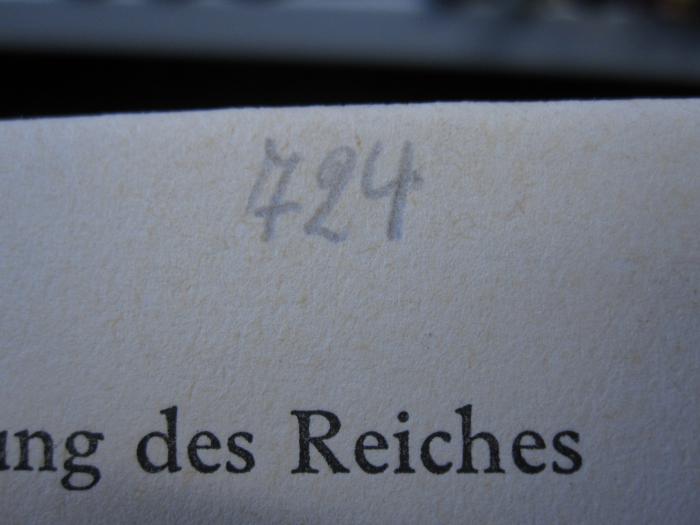 Ei 748 2. Ex.: Völkerrecht und Staatsrecht in der deutschen Verfassungsgeschichte ([1941]);G46 / 317 (unbekannt), Von Hand: Nummer; '724'. 