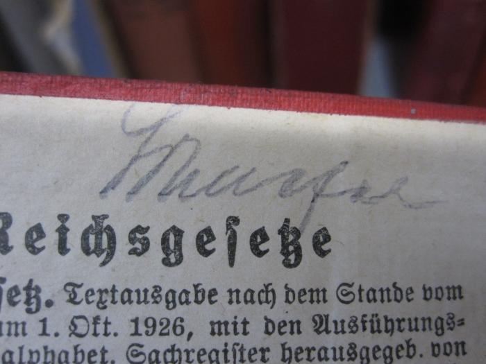 Ef 112 i: Reichsversicherungsordnung : nebst Einführungsgesetz, Ergänzungsbestimmungen und Ausführungsvorschriften (1927);G46 / 4020 (unbekannt), Von Hand: Autogramm, Name; '[...]'. 