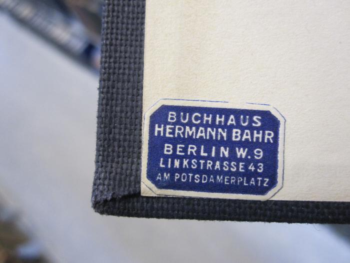 Ek 27 d: Kommentar zur Reichskonkursordnung (1932);G46 / 2080 (Hermann Bahr, Buchhandlung (Berlin)), Etikett: Buchhändler, Name, Ortsangabe; 'Buchhaus Hermann Bahr
Berlin W. 9
Linkstrasse 43
am Potsdamerplatz'.  (Prototyp)