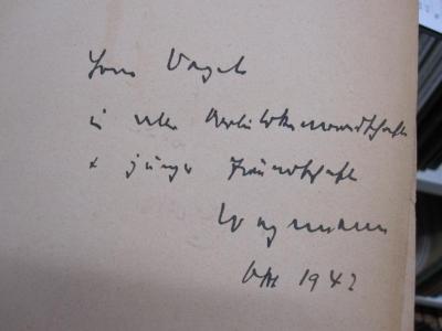 Gk 30 b: Narrenspiegel der Statistik : Die Umrisse eines statistischen Weltbildes ([1942]);G46 / 1187 (Vogel, Hans;Wagemann, Ernst), Von Hand: Name, Datum, Widmung; 'Hans Vogel
 in [...] 
+ junger Freundschaft
Wagemann
Okt 1942'. 