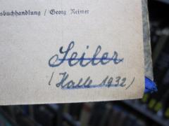 G46 / 1053 (Seiler, Kurt), Von Hand: Autogramm, Name, Ortsangabe, Datum; 'Seiler
(Halle 1932)'. 