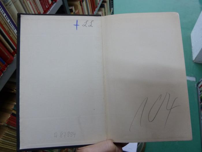 G46 / 1610 (Öffentliche Wissenschaftliche Bibliothek), Von Hand: Zeichen; '+ LL / (LL)'.  (Prototyp);Fc 253 2. Ex.: Der Weg des politischen Katholizismus in Deutschland ([1934]);G45 / 2794 (unbekannt), Von Hand: Signatur; 'A 87994'. ;G46 / 3773 (Bergungsstelle 104, Bibliothek des Herrn Dr. Pogge), Von Hand: Nummer; '104'.  (Prototyp)