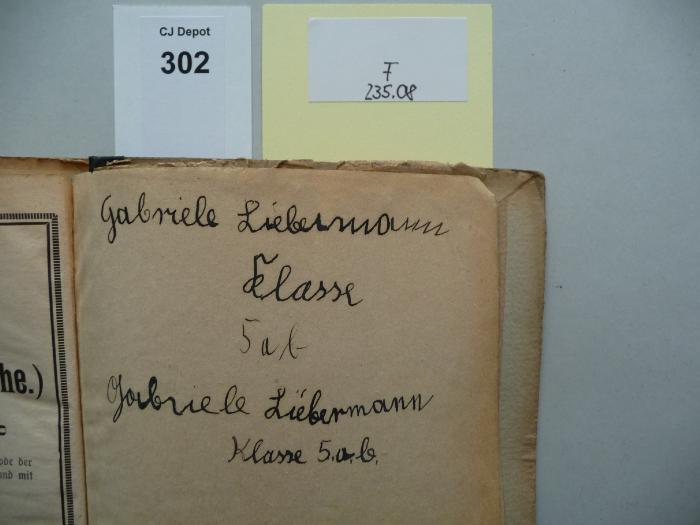 - (Liebermann, Gabriele), Von Hand: Autogramm; 'Gabriele Liebermann 
Klasse 5ab'. 