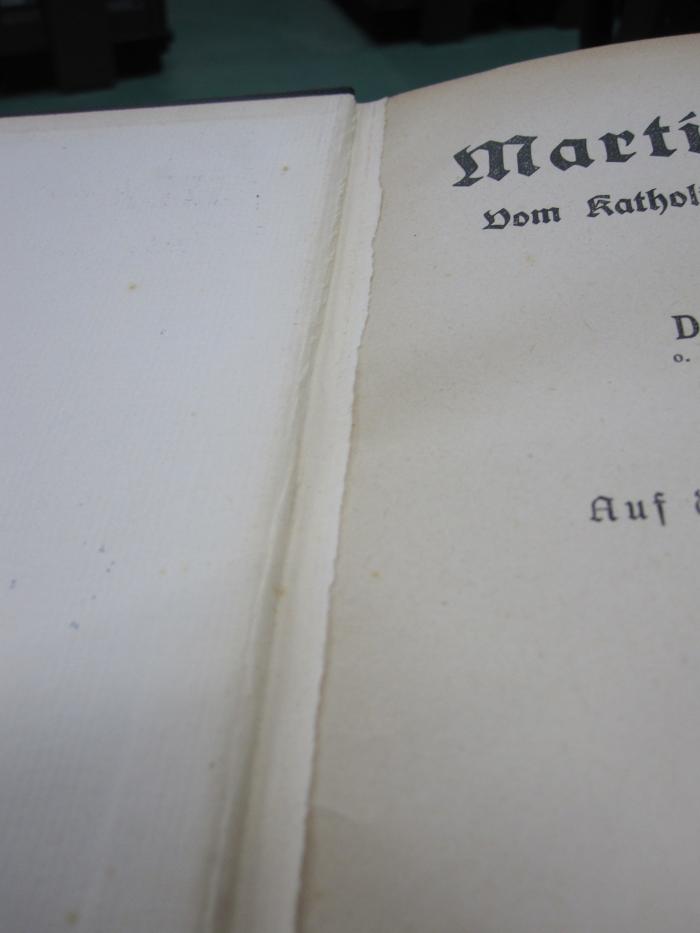 I 7824 c 1: Auf der Schule und Universität (1921);G46 / 3206 (unbekannt), Ausriss: -. 