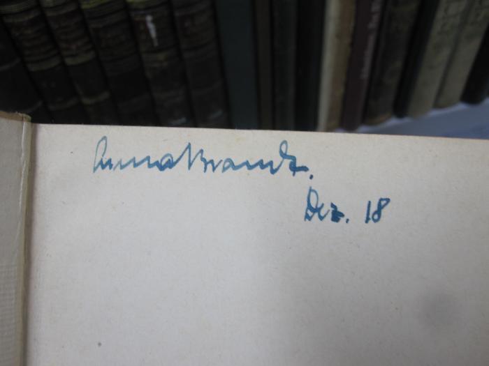 III 57374 2,3: Die Theaterstücke (1918);G45 / 3156 (Krantz, Anna), Von Hand: Autogramm, Name, Datum; 'Anna Krantz
Dez. 18'. 
