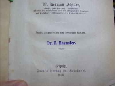 XV 2205 b: Handbuch der praktischen Pädagogik für höhere Lehranstalten (1890);G46 / 2354 (Haeusler, R.), Stempel: Name; 'Dr. R. Haeusler.'. 