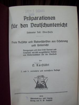 XV 13671 b, c; 7: Präparationen für den Deutschunterricht: Siebenter Teil: Oberstufe; Freie Aufsätze und Niederschriften aus Erfahrung und Unterricht; Anregungen und über 2100 Themen und Entwürfe mit 440 ausgeführten Proben von Kinderaufsätzen für die Oberstufe (1914);-, Stempel: Name, Ortsangabe; 'Lehrer F. Hoffmann
Berlin'