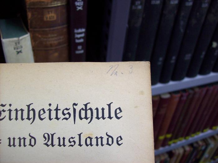 XV 6583 2. Ex.: Die Einheitsschule im In- und Auslande. Kritik und Aufbau (1919);G46 / 2514 (unbekannt), Von Hand: Nummer; 'Nr. 3'. 