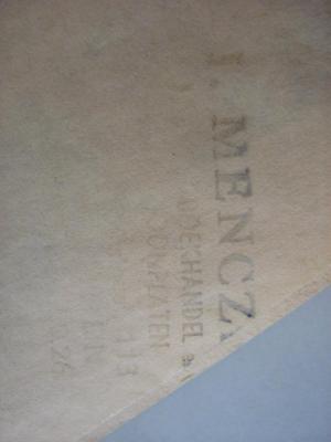 - (Menczer, Lazar), Stempel: -; 'L. Menczer
Joodise Boekhandel
Grammofoonplat[...]
Lange Kievitstraat 113
Antwerpen
Telefoon 32302[...]

'. 