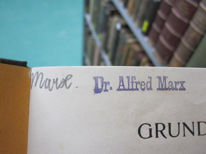 Kg 1519 b: Grundzüge der Theorienbildung in der Biologie (1922);G46 / 399 (Marx, Alfred), Stempel: Name; 'Dr. Alfred Marx'. ;G46 / 399 (Marx, Alfred), Von Hand: Autogramm, Name; 'Marx'. 