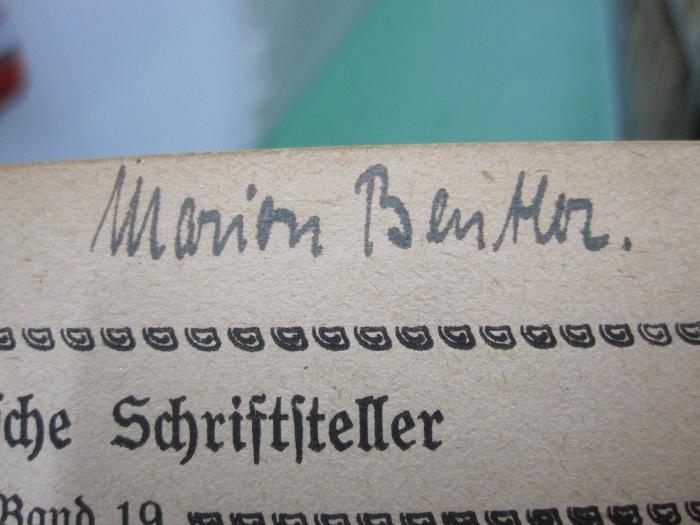 Pd 477 3.Ex.: Pädagogische Zeit- und Streitfragen (1921);G46 / 2745 (Beutler, Marion), Von Hand: Autogramm, Name; 'Marion Beutler.'. 