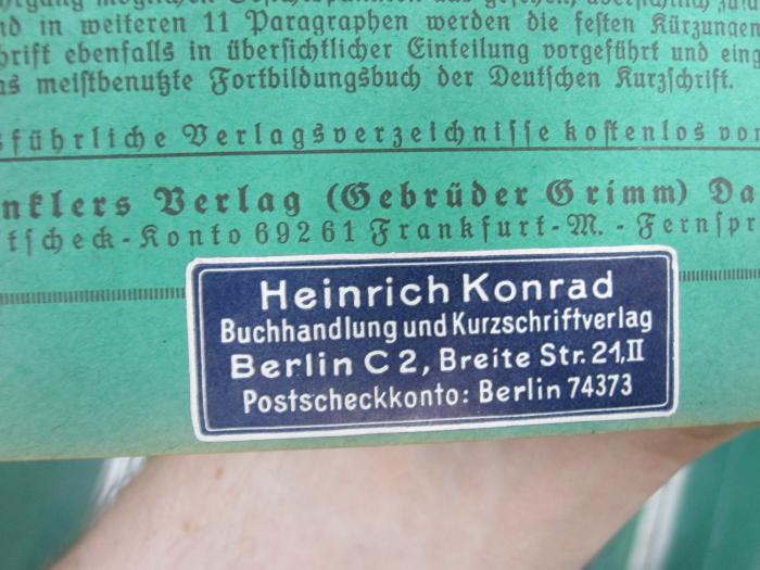 Oa 73 ac 2: Redeschrift (1935);G45 / 2111 (Konrad, Heinrich (Buchhandlung)), Etikett: Buchhändler, Name, Ortsangabe; 'Heinrich Konrad Buchhandlung und Kurzschriftverlag Berlin C2, Breite Str. 21, II Postschackkonto: Berlin 74373'. 