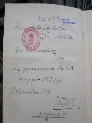 Na 117 d: Das Wissen des praktischen Landwirts : ein Hilfs- und Nachschlagebuch für den täglichen Gebrauch (1914);G46 / 3477 (Schultz-Merzdorf, Fritz), Von Hand: Name, Datum, Widmung; 'Herrn Rittergutsbesitzer Dr. Schultz.
Zur Erinnerung an die gemeinsame Arbeit
Kriegsjahr 1915/16
Weihnachten 1916
[....]'. 