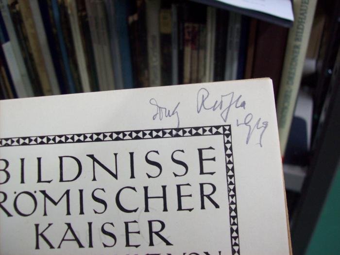 Df 130: Bildnisse römischer Kaiser (1914);G45 / 2751 (Rühle, Dietrich), Von Hand: Autogramm, Name, Datum; '[...] Rühle 1919'. 