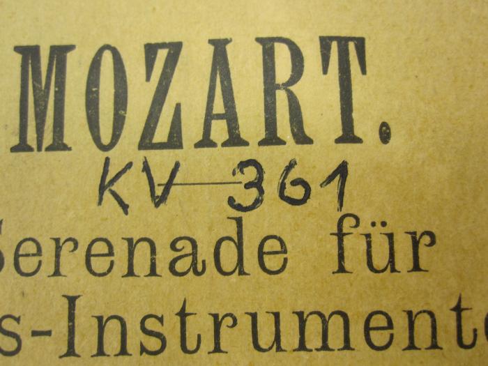 Vm 129: Serenade für 2 Oboen, 2 Klarinetten, 2 Basshörner, 4 Waldhörner, 2 Fagotte, Kontrafagott oder Kontrabass (o.J.);J / 971 (unbekannt), Von Hand: Exemplarnummer; 'KV 361'. 