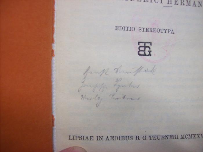 Hk 402: [Euthydemus protagoras] Platonis euthydemus protagoras (1926);G46 / 3772 (Salecker, Lotte), Von Hand: Annotation; '[...] [...]
Griechisch [...]
[...] [...]'. 