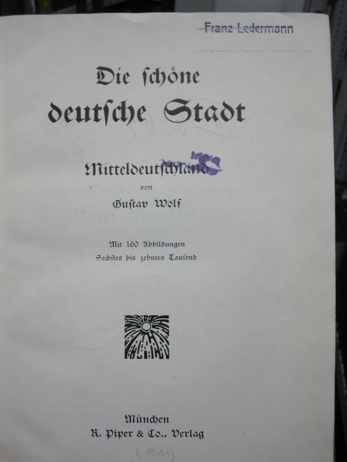 II 5554 1911 1: Die schöne deutsche Stadt : Mitteldeutschland ([1911]);G46 / 4287 (Ledermann, Franz), Stempel: Name; 'Franz Ledermann'. 