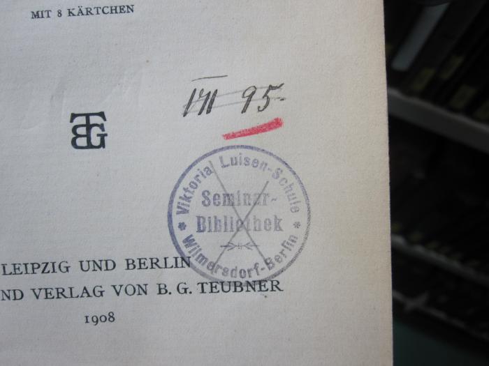 II 9727 4.Ex.: Mittelmeerbilder : gesammelte Abhandlungen zur Kunde der Mittelmeerländer (1908);G46 / 4218 (Viktoria-Luisen-Schule Berlin-Wilmersdorf), Stempel: Name, Ortsangabe; 'Viktoria-Luisen-Schule
Seminar-Bibliothek
Wilmersdorf-Berlin'. ;G46 / 4218 (Viktoria-Luisen-Schule Berlin-Wilmersdorf), Von Hand: Signatur; 'VII 95'. 