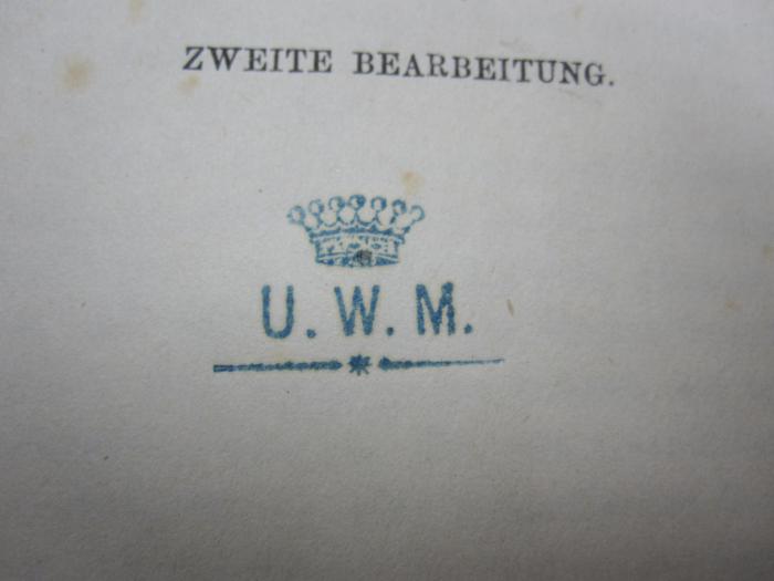 XII 1717 b, 2. Ex.: Griechische und römische Metrologie (1882);G46 / 1846 (Wilamowitz-Moellendorff, Ulrich von), Stempel: Name, Monogramm, Abbildung; 'U. W. M.'.  (Prototyp)