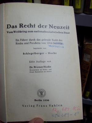 V 904 aa: Das Recht der Neuzeit : vom Weltkrieg zum nationalsozialistischen Staat : ein Führer durch das geltende Recht des Reichs und Preußens von 1914 bis 1936 (1936)