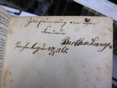 Bl 467: Récits et souvenirs d'un voyage en orient (1848);- (unbekannt;Lange, Bertha), Von Hand: Widmung, Name, Datum, Ortsangabe; 'Zur Erinnerung an Ihre Freundin Bertha Lange.
Taschenberg den 20/8. 1865.'. 