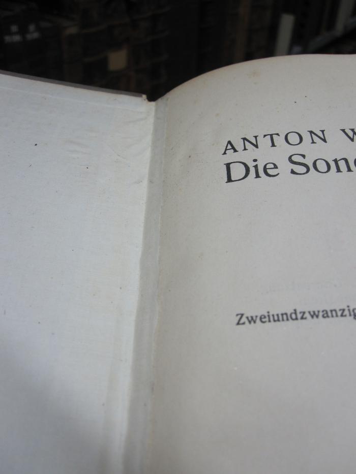 III 65687 2.Ex.: Die Sonette an Ead (1922);G45 / 831 (unbekannt), Ausriss: -. 