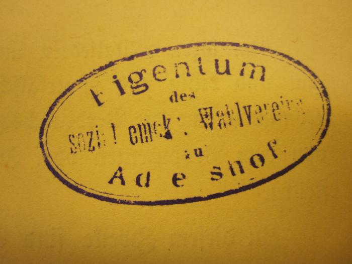 Me 380: Geschichte der redlichen Pioniere von Rochdale : ins Deutsche übersetzt, mit einem Anhange und statistischen Mittheilungen versehen von H. Häntschke (1888);G45II / 651 (Sozialdemokratische Partei Deutschlands (SPD)), Stempel: Name, Ortsangabe; 'Eigentum des sozialdemokr. Wahlvereins zu Adlershof'. 