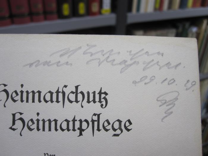 Ka 379: Heimatschutz und Heimatpflege ([1928]);G46 / 3062 (unbekannt), Von Hand: Name, Datum, Widmung; '[........]
29.10.29.
[..]'. 