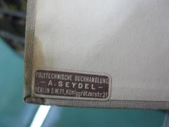 G46 / 3108 (Polytechnische Buchhandlung A. Seydel (Berlin)), Etikett: Buchhändler, Name, Ortsangabe; 'Polytechnische Buchhandlung
- A. Seydel -
Berlin SW. 11, Königgrätzerstr. 31'. 
