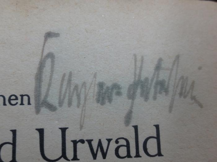 II 16620 2. Ex.: Zwischen Wasser und Urwald : Erlebnisse und Beobachtungen eines Arztes im Urwalde Äquatorialafrikas (1921);G45II / 2188 (Kayser-Petersen, Julius Emil), Von Hand: Name, Autogramm; 'Kayser-Petersen, [?]'. 